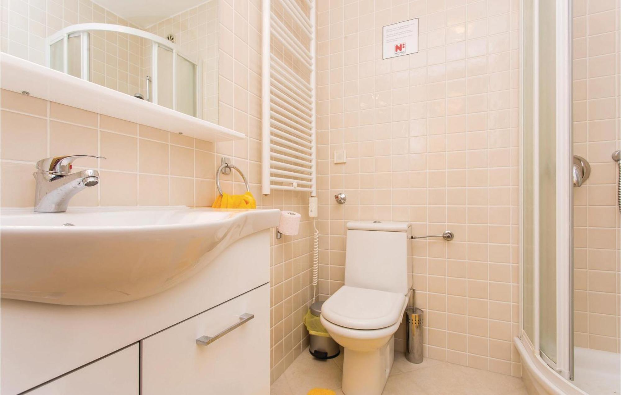 Amazing Apartment In Njivice With Wifi Esterno foto